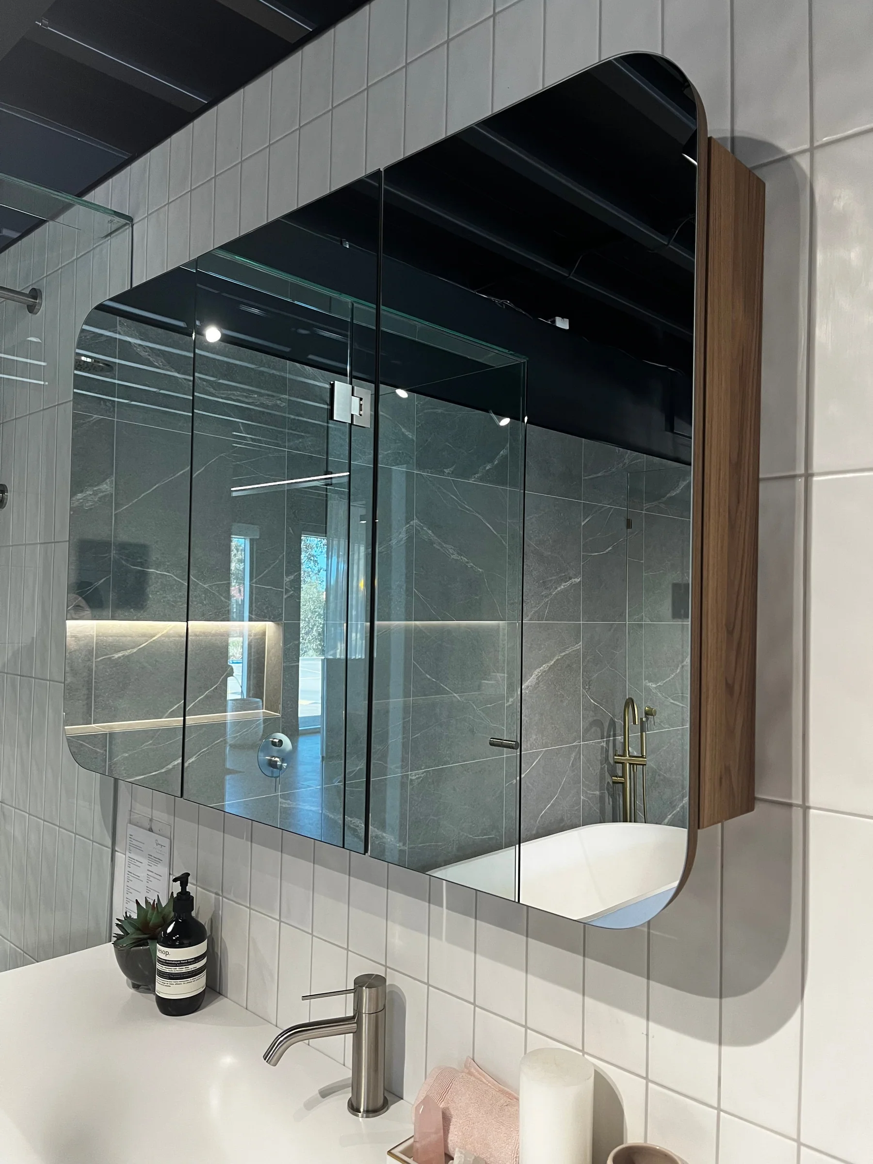 IMG_9370_10729_a0b08af9-00c3-43e2-a116-e81fd6661e08_1800x2400 DERWENT 1800 FOUR DOOR CABINET - Image 1